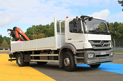 Camion sur la route